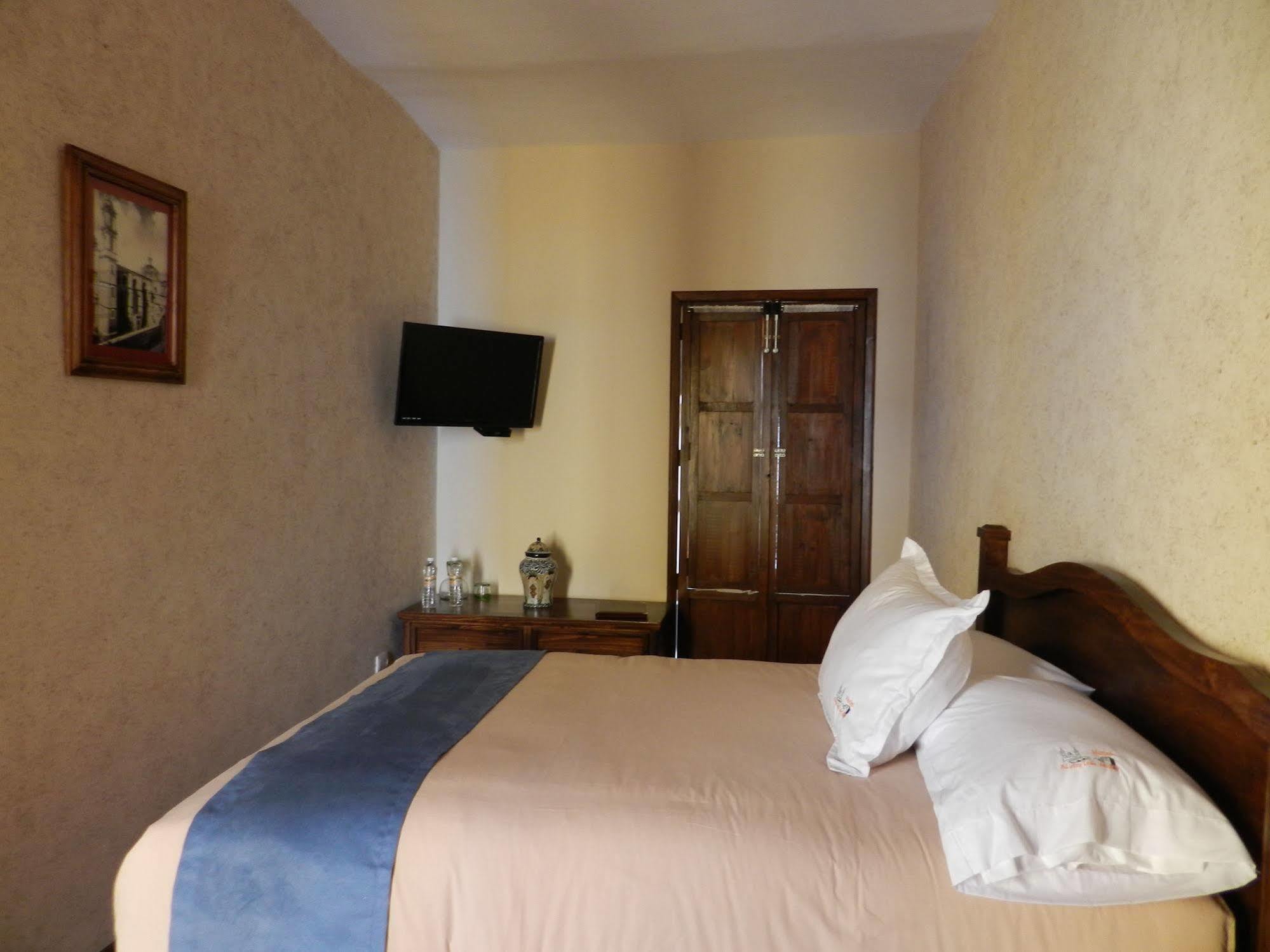Collection O Al Otro Lado Del Rio, Puebla Hotel ภายนอก รูปภาพ A room at the hotel