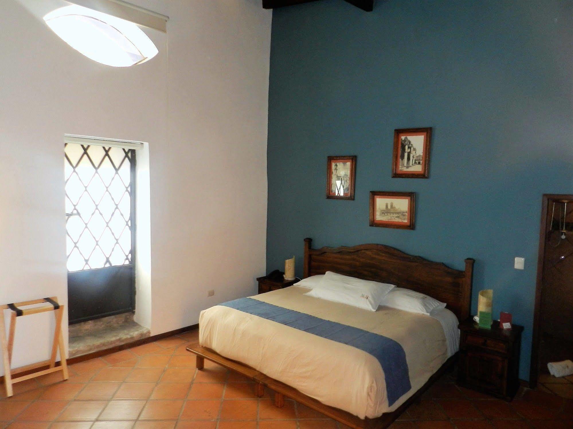 Collection O Al Otro Lado Del Rio, Puebla Hotel ภายนอก รูปภาพ A room at Hotel San Cristóbal