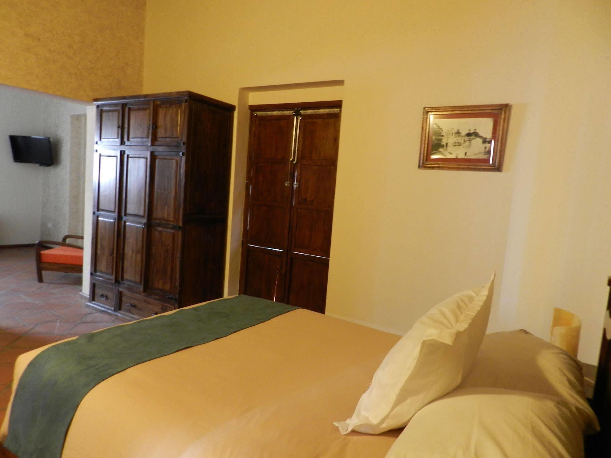 Collection O Al Otro Lado Del Rio, Puebla Hotel ภายนอก รูปภาพ A room at the hotel