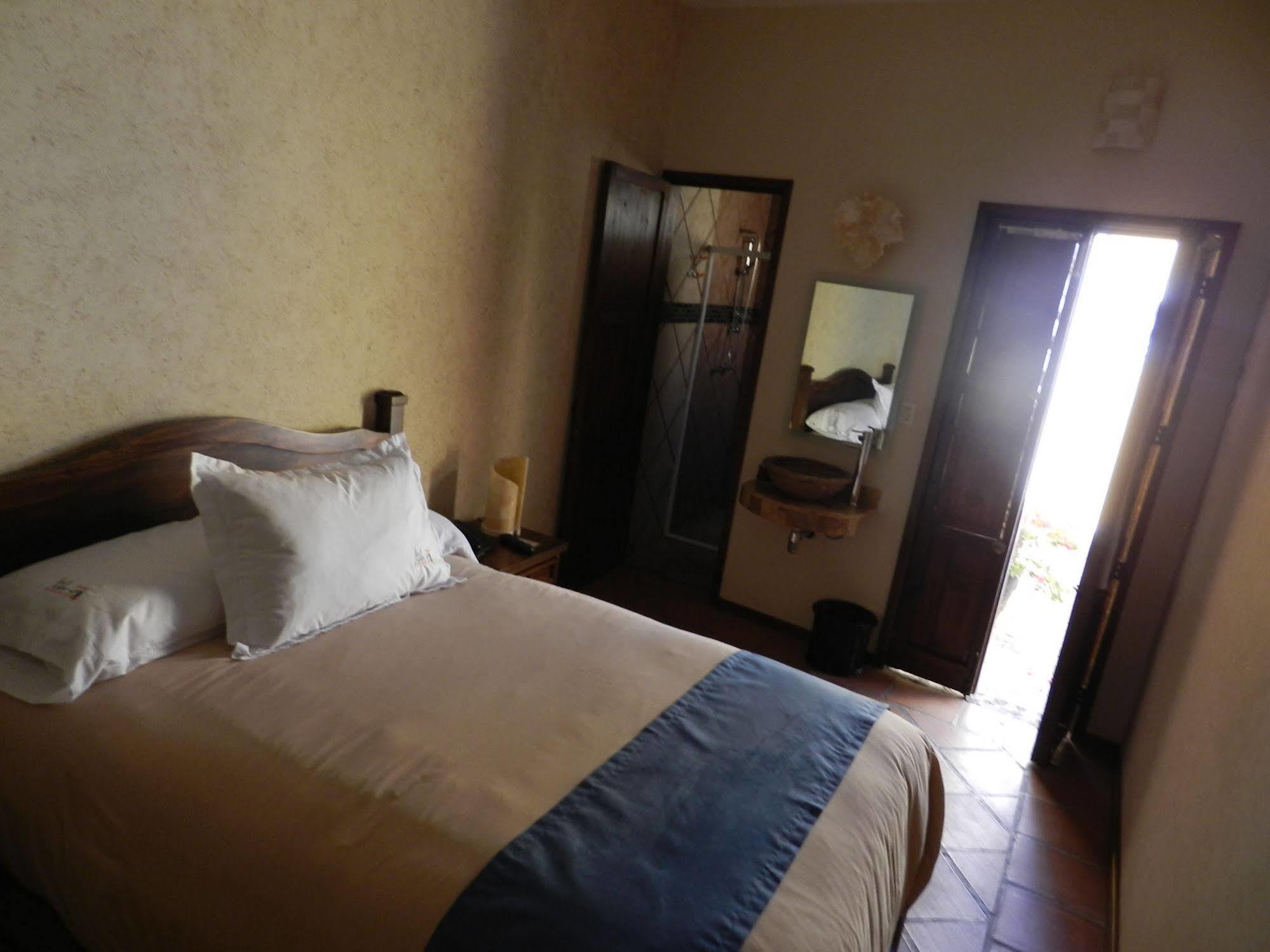 Collection O Al Otro Lado Del Rio, Puebla Hotel ภายนอก รูปภาพ A room at the hotel