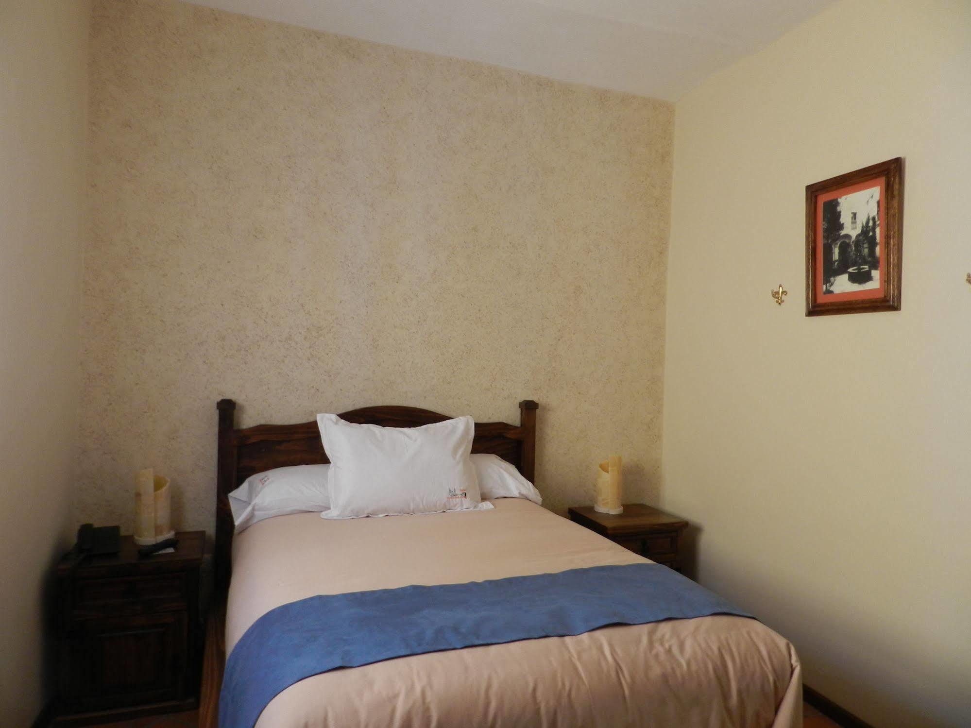 Collection O Al Otro Lado Del Rio, Puebla Hotel ภายนอก รูปภาพ A bedroom at the hotel